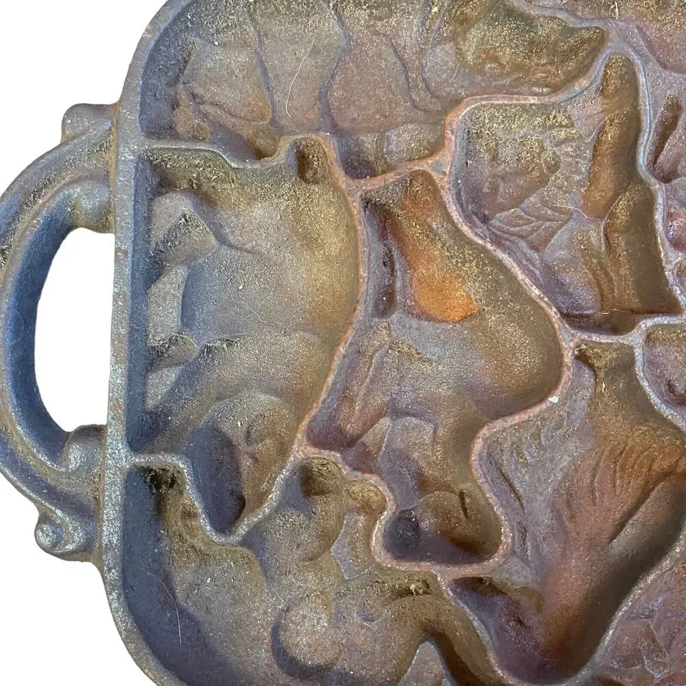 John Wright Cast Iron Wild Animal Puzzle Candy Mold Baking Pan Vintage 1984 Rust
